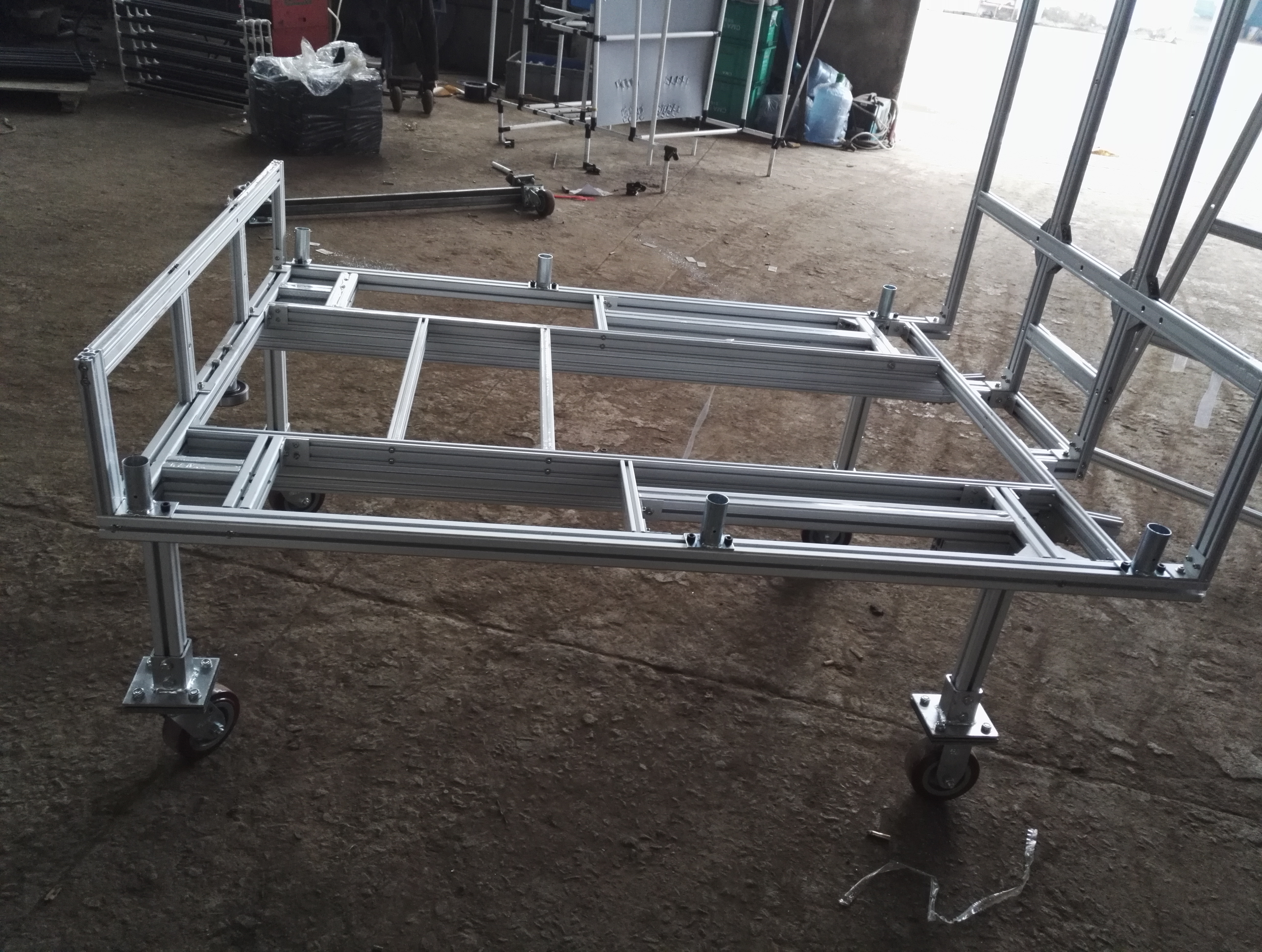 常州鋁制品加工廠，制作產品種類包括各式框架