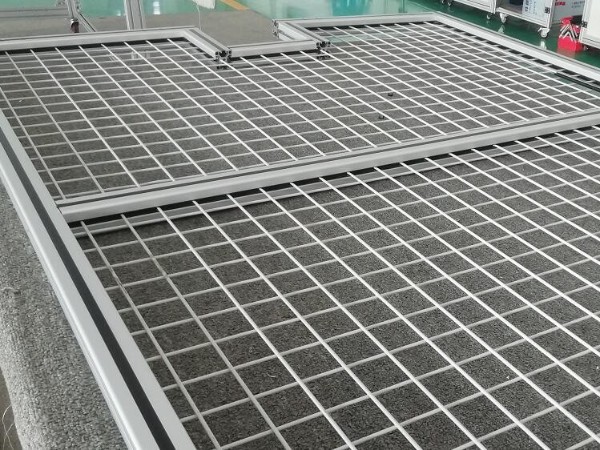 4040鋁型材組裝的工業(yè)圍欄網(wǎng)格是如何安裝上的？